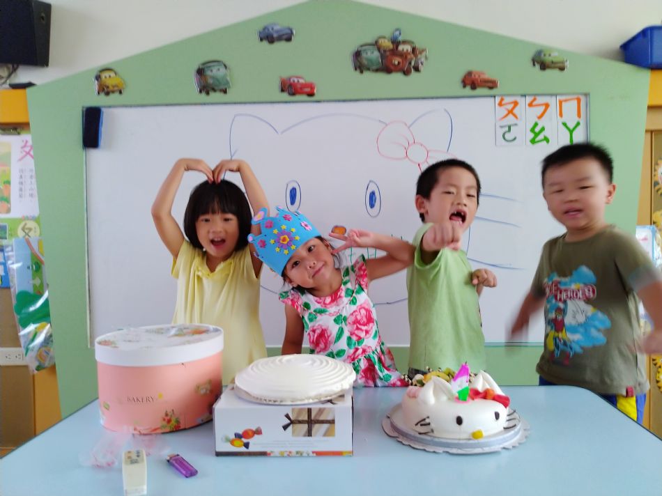 文件 : <FONT COLOR='red'>(108.09.03)筑筑生日-6.JPG</FONT> <BR> 尺寸 : <FONT COLOR='blue'>950 × 712</FONT> 圖元 <BR> 格式 : <FONT COLOR='green'>jpg</FONT> <BR> 大小 : <FONT COLOR='green'> -- </FONT> KB