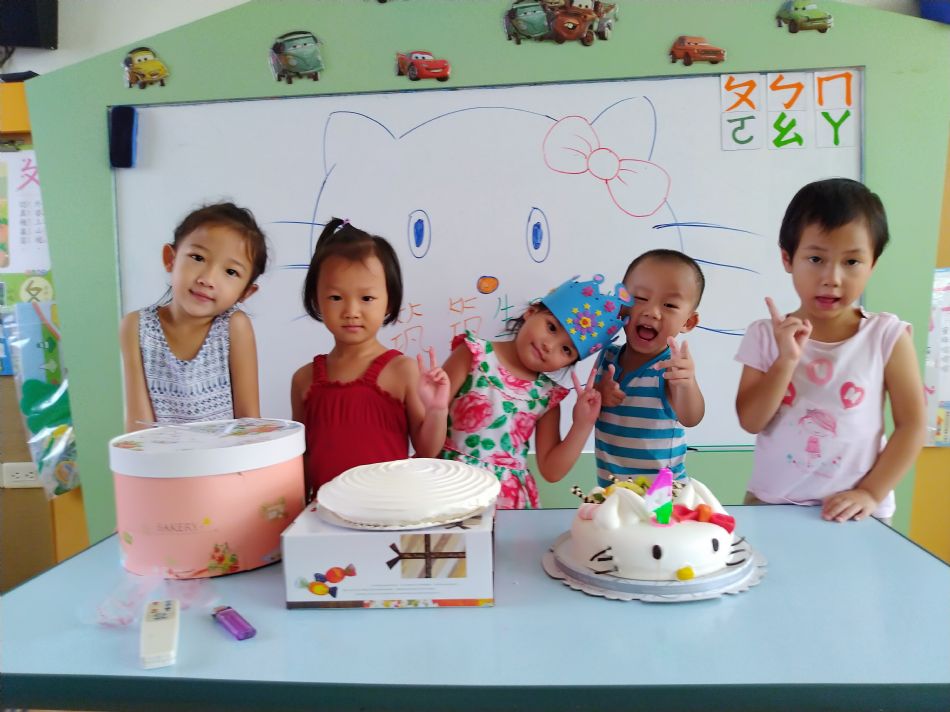 文件 : <FONT COLOR='red'>(108.09.03)筑筑生日-7.JPG</FONT> <BR> 尺寸 : <FONT COLOR='blue'>950 × 712</FONT> 圖元 <BR> 格式 : <FONT COLOR='green'>jpg</FONT> <BR> 大小 : <FONT COLOR='green'> -- </FONT> KB