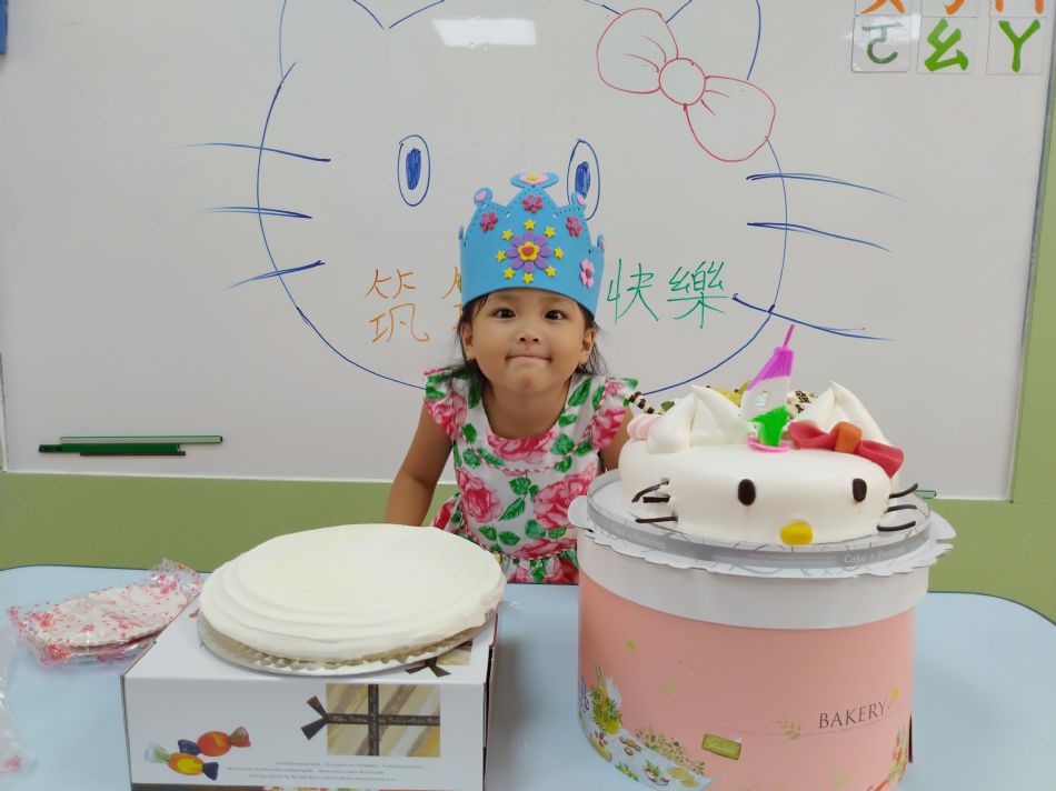 文件 : <FONT COLOR='red'>(108.09.03)筑筑生日-8.JPG</FONT> <BR> 尺寸 : <FONT COLOR='blue'>950 × 712</FONT> 圖元 <BR> 格式 : <FONT COLOR='green'>jpg</FONT> <BR> 大小 : <FONT COLOR='green'> -- </FONT> KB