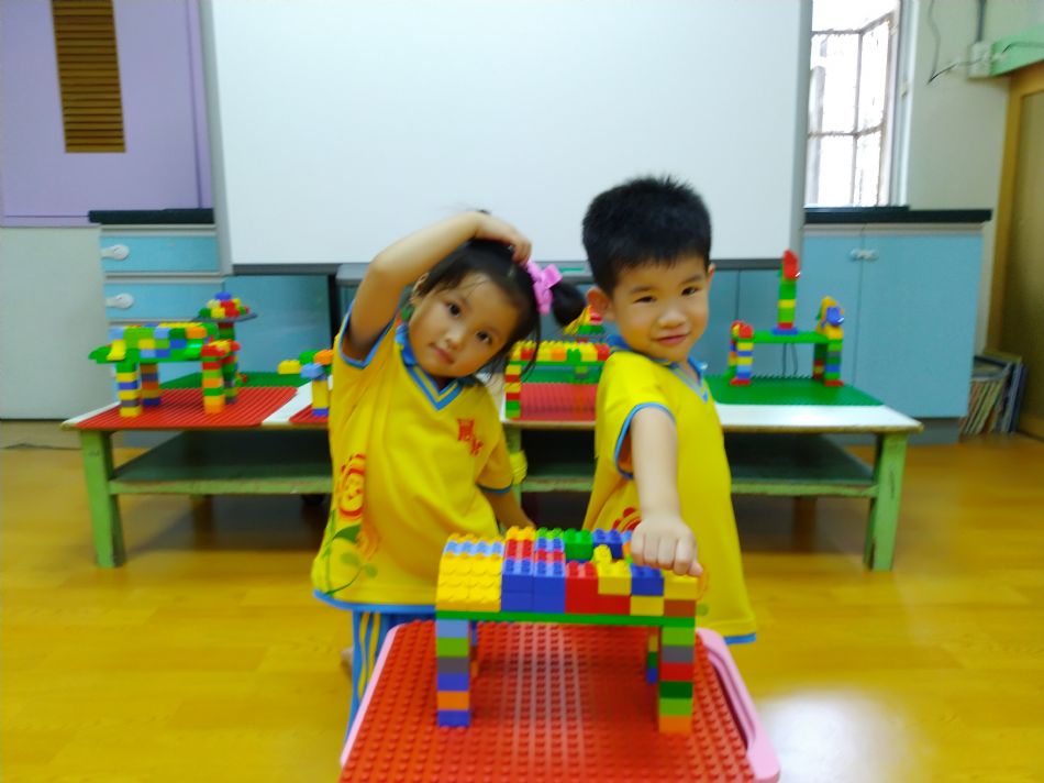 文件 : <FONT COLOR='red'>(108.09.04)樂高【涼亭】-2.JPG</FONT> <BR> 尺寸 : <FONT COLOR='blue'>950 × 712</FONT> 圖元 <BR> 格式 : <FONT COLOR='green'>jpg</FONT> <BR> 大小 : <FONT COLOR='green'> -- </FONT> KB