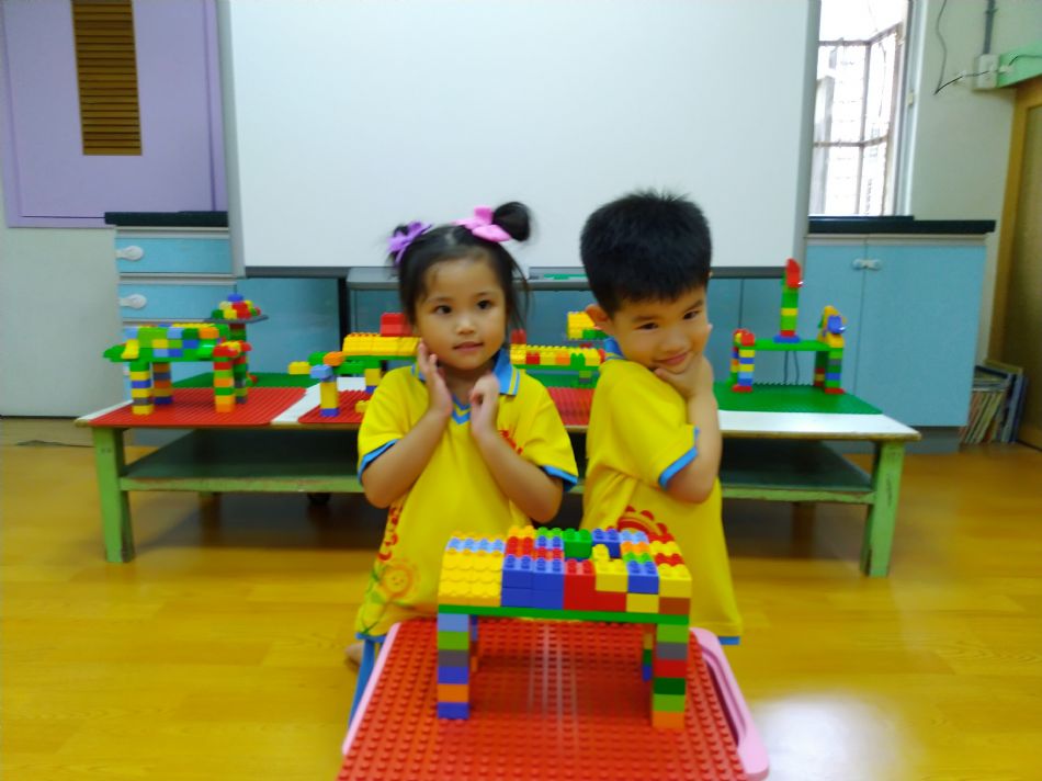 文件 : <FONT COLOR='red'>(108.09.04)樂高【涼亭】.JPG</FONT> <BR> 尺寸 : <FONT COLOR='blue'>950 × 712</FONT> 圖元 <BR> 格式 : <FONT COLOR='green'>jpg</FONT> <BR> 大小 : <FONT COLOR='green'> -- </FONT> KB