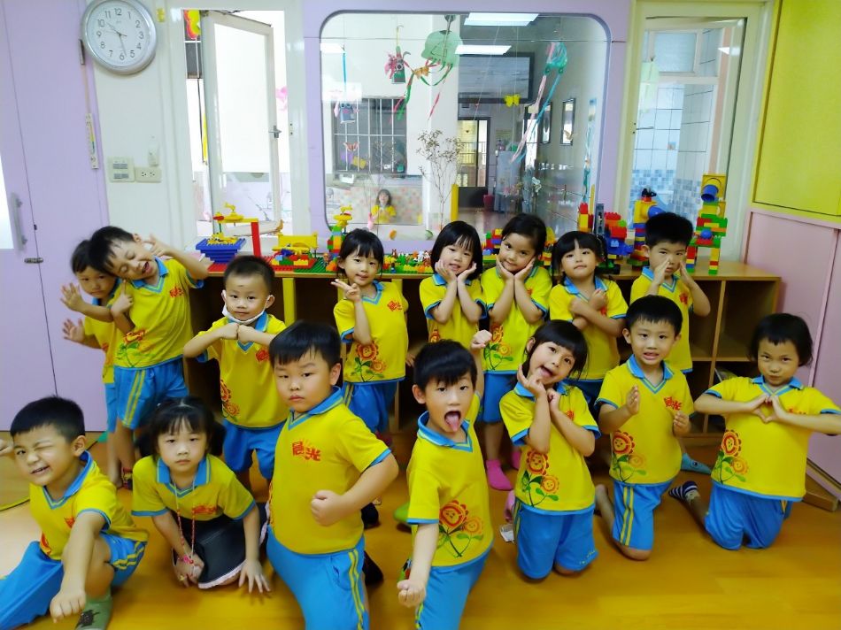 文件 : <FONT COLOR='red'>(109.07.08)樂高【綜合活動】-2.JPG</FONT> <BR> 尺寸 : <FONT COLOR='blue'>950 × 712</FONT> 圖元 <BR> 格式 : <FONT COLOR='green'>jpg</FONT> <BR> 大小 : <FONT COLOR='green'> -- </FONT> KB