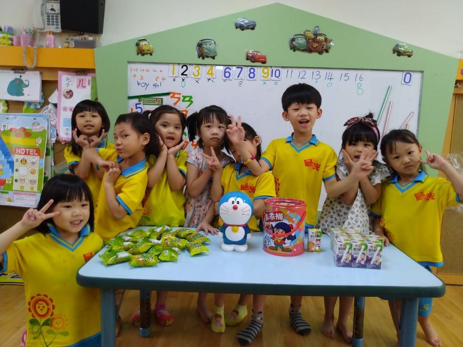 文件 : <FONT COLOR='red'>(109.07.08)Annie慶生.JPG</FONT> <BR> 尺寸 : <FONT COLOR='blue'>950 × 712</FONT> 圖元 <BR> 格式 : <FONT COLOR='green'>jpg</FONT> <BR> 大小 : <FONT COLOR='green'> -- </FONT> KB