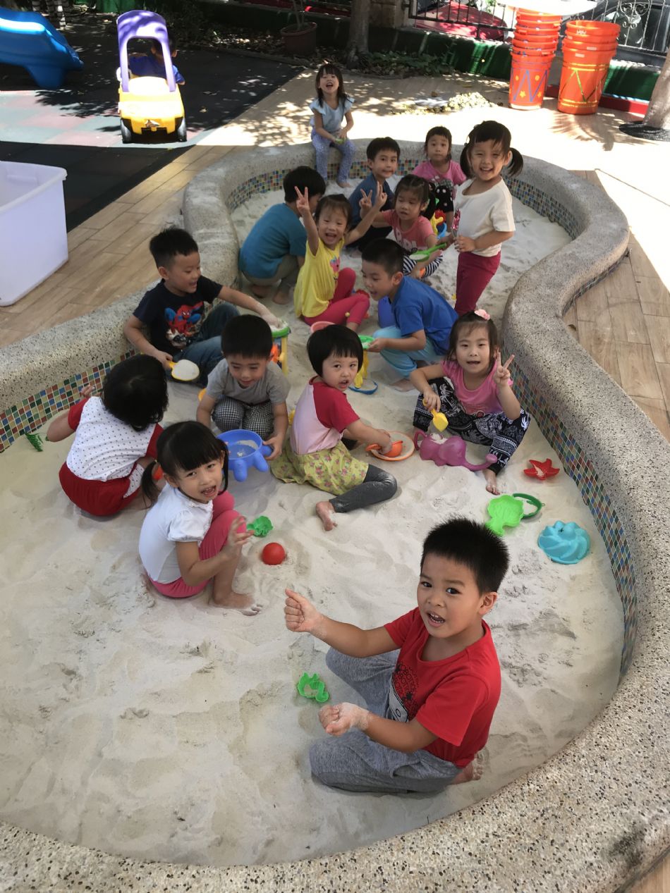 文件 : <FONT COLOR='red'>(108.08.23)玩沙趣-1.JPG</FONT> <BR> 尺寸 : <FONT COLOR='blue'>950 × 1267</FONT> 圖元 <BR> 格式 : <FONT COLOR='green'>jpg</FONT> <BR> 大小 : <FONT COLOR='green'> -- </FONT> KB