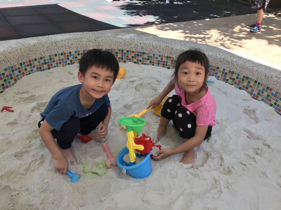 文件 : <FONT COLOR='red'>(108.08.23)玩沙趣-10.JPG</FONT> <BR> 尺寸 : <FONT COLOR='blue'>950 × 712</FONT> 圖元 <BR> 格式 : <FONT COLOR='green'>jpg</FONT> <BR> 大小 : <FONT COLOR='green'> -- </FONT> KB