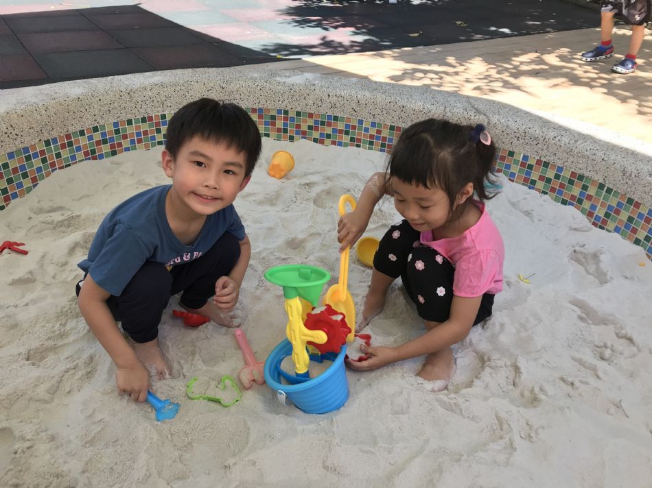 文件 : <FONT COLOR='red'>(108.08.23)玩沙趣-11.JPG</FONT> <BR> 尺寸 : <FONT COLOR='blue'>950 × 712</FONT> 圖元 <BR> 格式 : <FONT COLOR='green'>jpg</FONT> <BR> 大小 : <FONT COLOR='green'> -- </FONT> KB