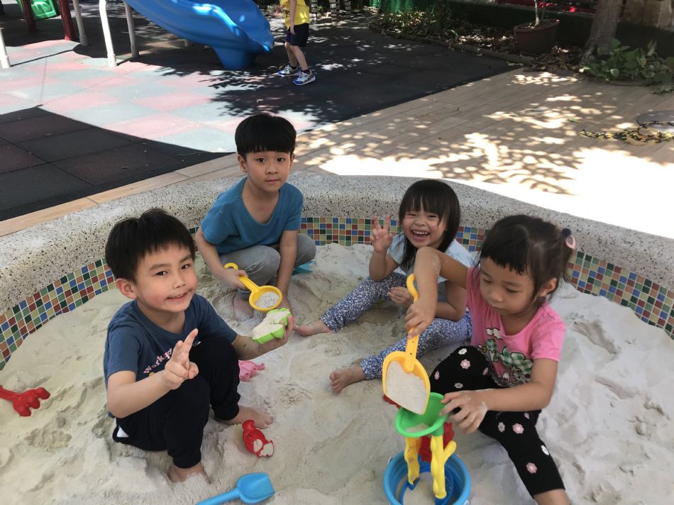 文件 : <FONT COLOR='red'>(108.08.23)玩沙趣-12.JPG</FONT> <BR> 尺寸 : <FONT COLOR='blue'>950 × 712</FONT> 圖元 <BR> 格式 : <FONT COLOR='green'>jpg</FONT> <BR> 大小 : <FONT COLOR='green'> -- </FONT> KB