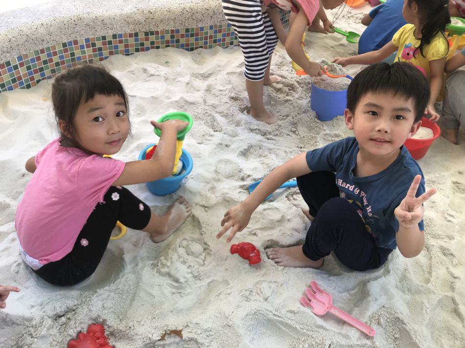 文件 : <FONT COLOR='red'>(108.08.23)玩沙趣-4.JPG</FONT> <BR> 尺寸 : <FONT COLOR='blue'>950 × 712</FONT> 圖元 <BR> 格式 : <FONT COLOR='green'>jpg</FONT> <BR> 大小 : <FONT COLOR='green'> -- </FONT> KB