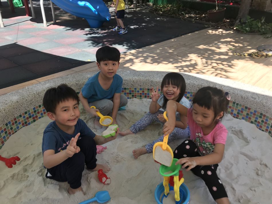 文件 : <FONT COLOR='red'>(108.08.23)玩沙趣-9.JPG</FONT> <BR> 尺寸 : <FONT COLOR='blue'>950 × 712</FONT> 圖元 <BR> 格式 : <FONT COLOR='green'>jpg</FONT> <BR> 大小 : <FONT COLOR='green'> -- </FONT> KB