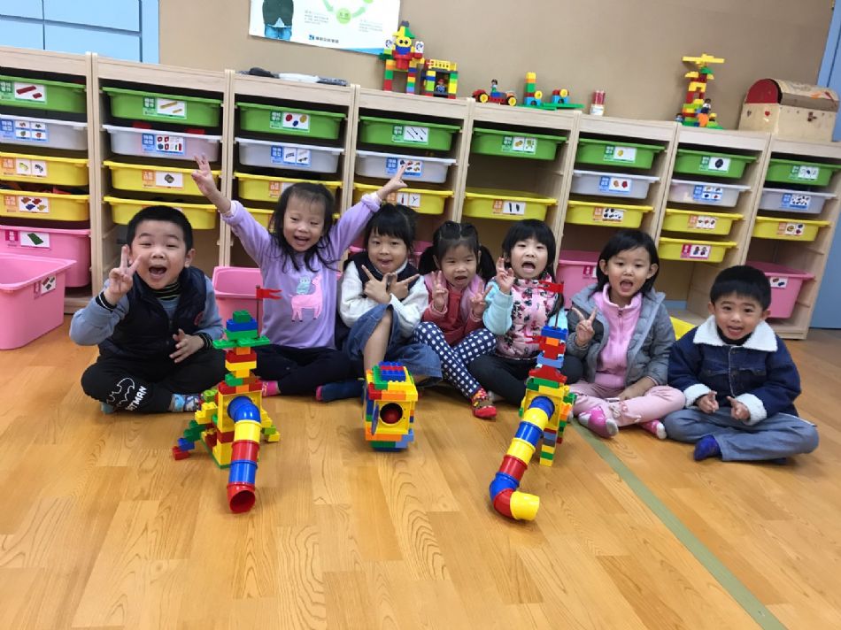 文件 : <FONT COLOR='red'>(108.12.13)樂高積木【統整活動2】-1.JPG</FONT> <BR> 尺寸 : <FONT COLOR='blue'>950 × 712</FONT> 圖元 <BR> 格式 : <FONT COLOR='green'>jpg</FONT> <BR> 大小 : <FONT COLOR='green'> -- </FONT> KB