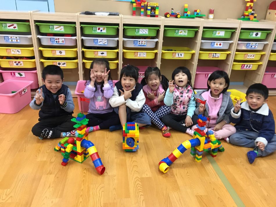 文件 : <FONT COLOR='red'>(108.12.13)樂高積木【統整活動2】-2.JPG</FONT> <BR> 尺寸 : <FONT COLOR='blue'>950 × 712</FONT> 圖元 <BR> 格式 : <FONT COLOR='green'>jpg</FONT> <BR> 大小 : <FONT COLOR='green'> -- </FONT> KB