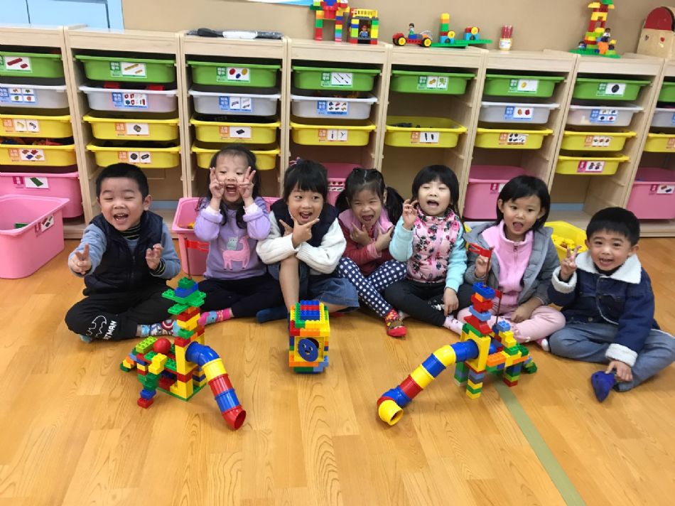 文件 : <FONT COLOR='red'>(108.12.13)樂高積木【統整活動2】-3.JPG</FONT> <BR> 尺寸 : <FONT COLOR='blue'>950 × 712</FONT> 圖元 <BR> 格式 : <FONT COLOR='green'>jpg</FONT> <BR> 大小 : <FONT COLOR='green'> -- </FONT> KB