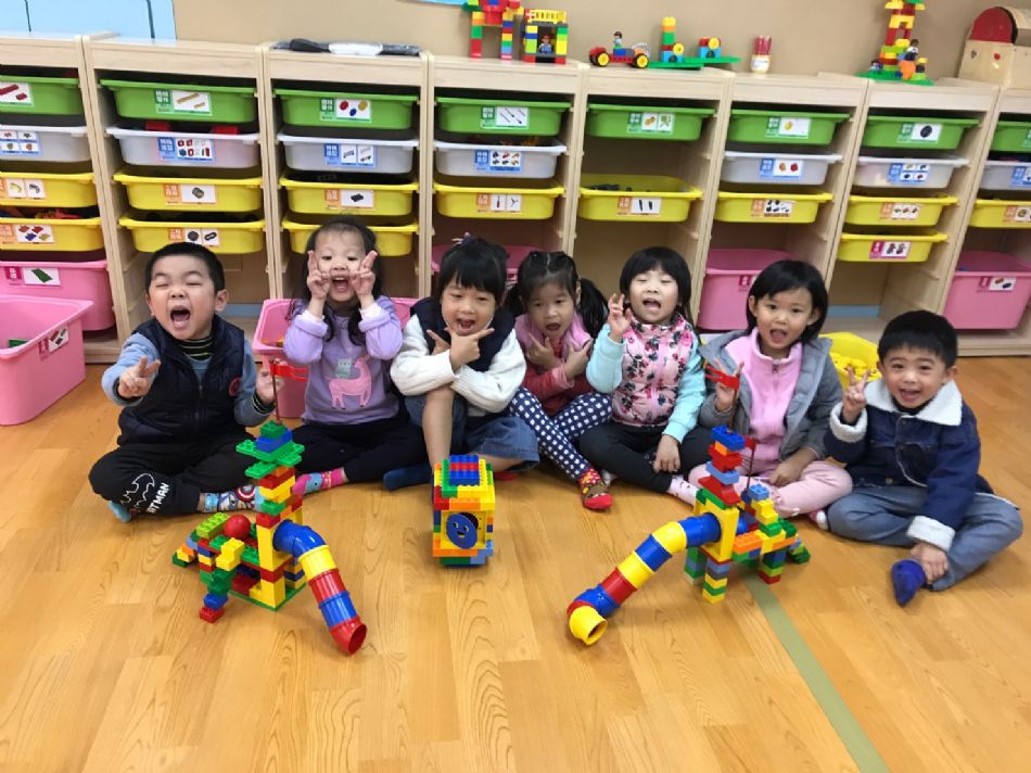 文件 : <FONT COLOR='red'>(108.12.13)樂高積木【統整活動2】.JPG</FONT> <BR> 尺寸 : <FONT COLOR='blue'>950 × 712</FONT> 圖元 <BR> 格式 : <FONT COLOR='green'>jpg</FONT> <BR> 大小 : <FONT COLOR='green'> -- </FONT> KB