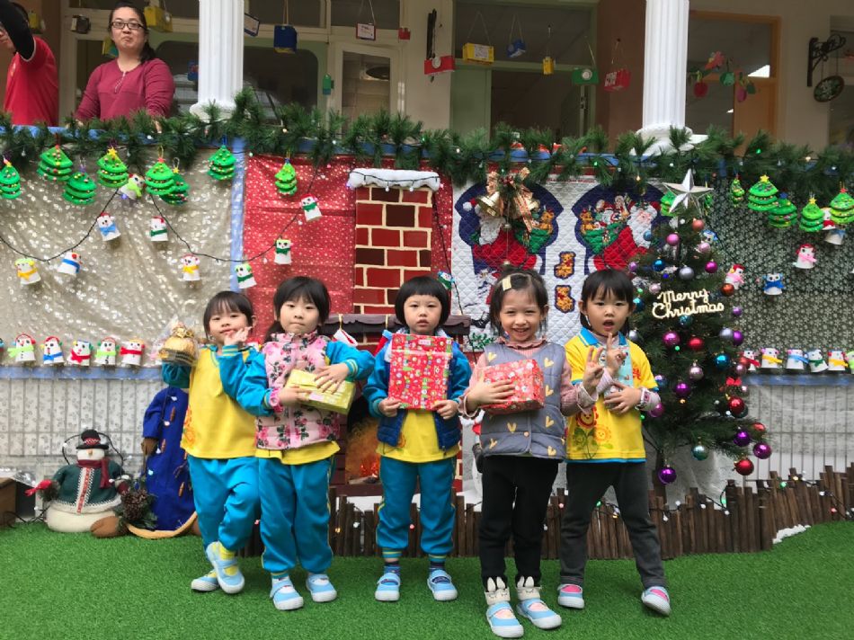 文件 : <FONT COLOR='red'>(108.12.25)聖誕快樂.JPG</FONT> <BR> 尺寸 : <FONT COLOR='blue'>950 × 712</FONT> 圖元 <BR> 格式 : <FONT COLOR='green'>jpg</FONT> <BR> 大小 : <FONT COLOR='green'> -- </FONT> KB