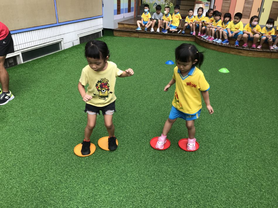 文件 : <FONT COLOR='red'>(108.08.21)體能-4.JPG</FONT> <BR> 尺寸 : <FONT COLOR='blue'>950 × 712</FONT> 圖元 <BR> 格式 : <FONT COLOR='green'>jpg</FONT> <BR> 大小 : <FONT COLOR='green'> -- </FONT> KB