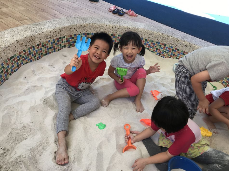 文件 : <FONT COLOR='red'>(108.08.23)玩沙趣-1.JPG</FONT> <BR> 尺寸 : <FONT COLOR='blue'>950 × 712</FONT> 圖元 <BR> 格式 : <FONT COLOR='green'>jpg</FONT> <BR> 大小 : <FONT COLOR='green'> -- </FONT> KB