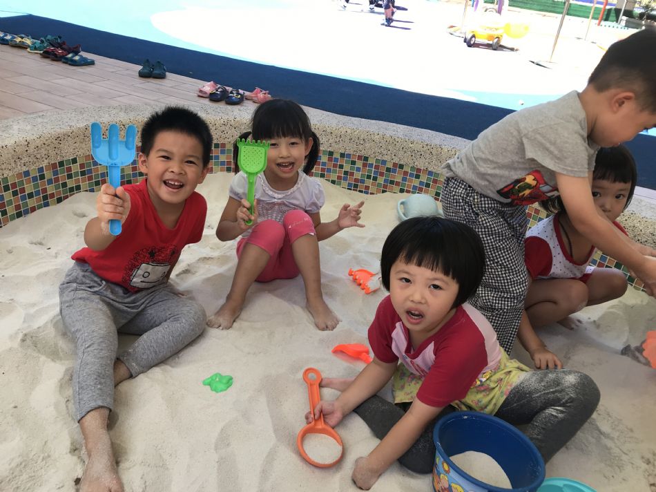 文件 : <FONT COLOR='red'>(108.08.23)玩沙趣-4.JPG</FONT> <BR> 尺寸 : <FONT COLOR='blue'>950 × 712</FONT> 圖元 <BR> 格式 : <FONT COLOR='green'>jpg</FONT> <BR> 大小 : <FONT COLOR='green'> -- </FONT> KB