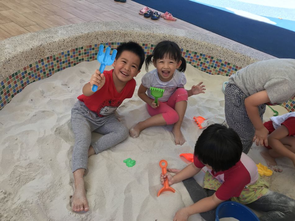 文件 : <FONT COLOR='red'>(108.08.23)玩沙趣-5.JPG</FONT> <BR> 尺寸 : <FONT COLOR='blue'>950 × 712</FONT> 圖元 <BR> 格式 : <FONT COLOR='green'>jpg</FONT> <BR> 大小 : <FONT COLOR='green'> -- </FONT> KB