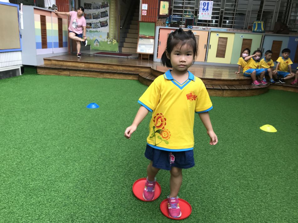 文件 : <FONT COLOR='red'>(108.08.21)體能【飛盤】.JPG</FONT> <BR> 尺寸 : <FONT COLOR='blue'>950 × 712</FONT> 圖元 <BR> 格式 : <FONT COLOR='green'>jpg</FONT> <BR> 大小 : <FONT COLOR='green'> -- </FONT> KB