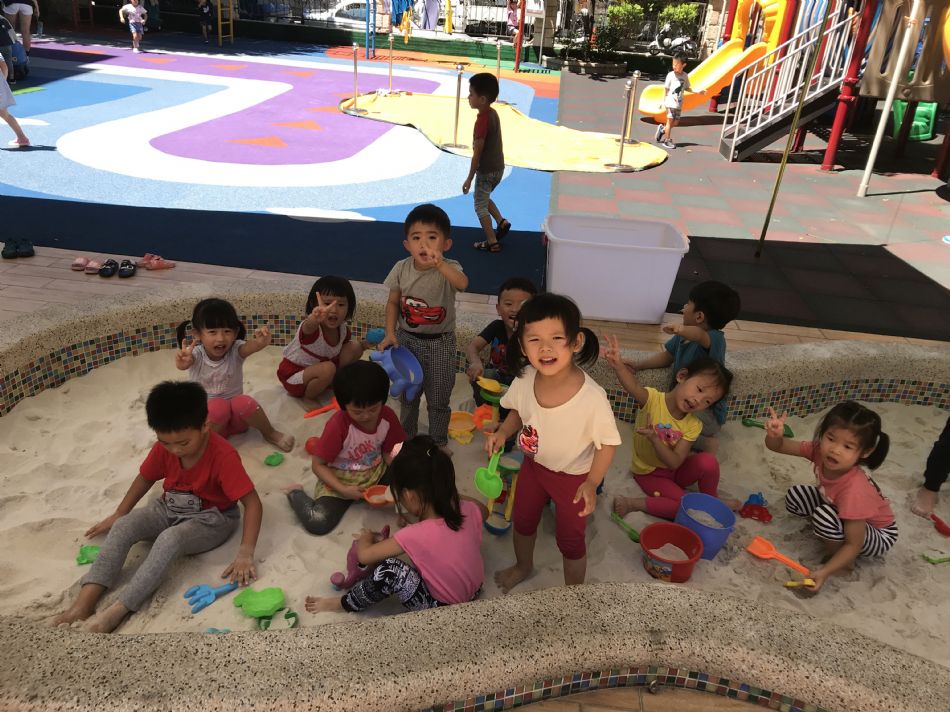 文件 : <FONT COLOR='red'>(108.08.23)玩沙趣-2.JPG</FONT> <BR> 尺寸 : <FONT COLOR='blue'>950 × 712</FONT> 圖元 <BR> 格式 : <FONT COLOR='green'>jpg</FONT> <BR> 大小 : <FONT COLOR='green'> -- </FONT> KB