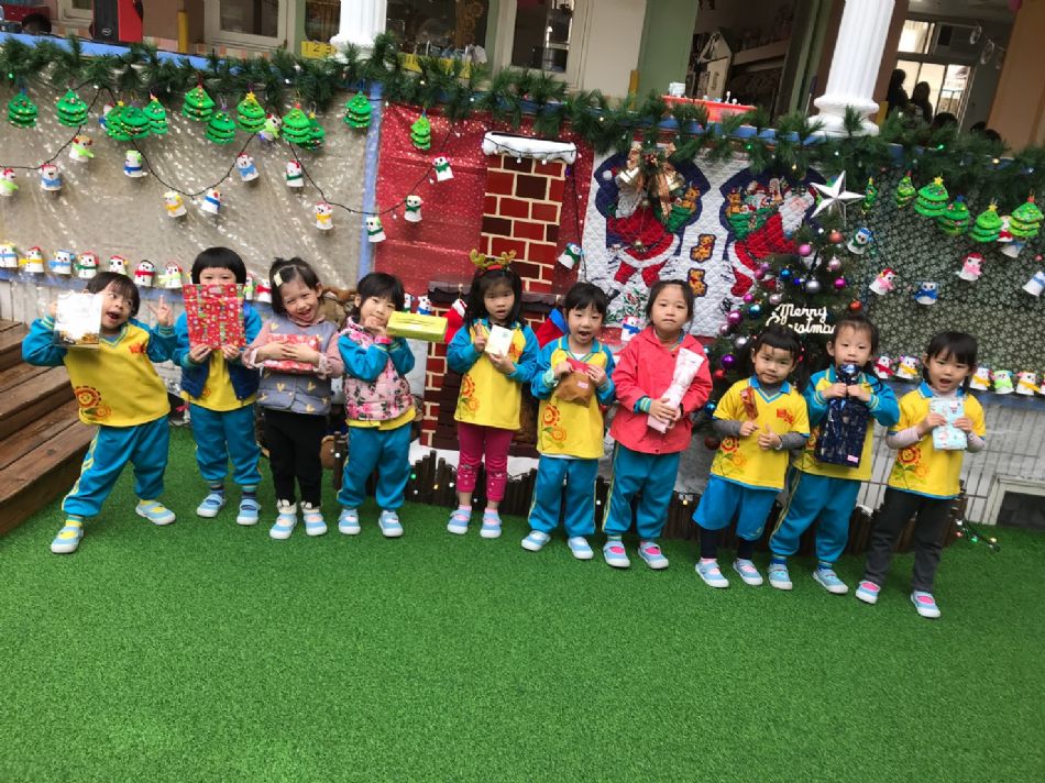 文件 : <FONT COLOR='red'>(108.12.25)聖誕快樂-1.JPG</FONT> <BR> 尺寸 : <FONT COLOR='blue'>950 × 712</FONT> 圖元 <BR> 格式 : <FONT COLOR='green'>jpg</FONT> <BR> 大小 : <FONT COLOR='green'> -- </FONT> KB