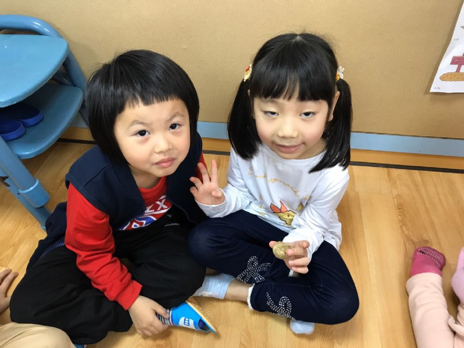 文件 : <FONT COLOR='red'>(109.03.09)觀察文珠蘭種子-2.JPG</FONT> <BR> 尺寸 : <FONT COLOR='blue'>950 × 712</FONT> 圖元 <BR> 格式 : <FONT COLOR='green'>jpg</FONT> <BR> 大小 : <FONT COLOR='green'> -- </FONT> KB