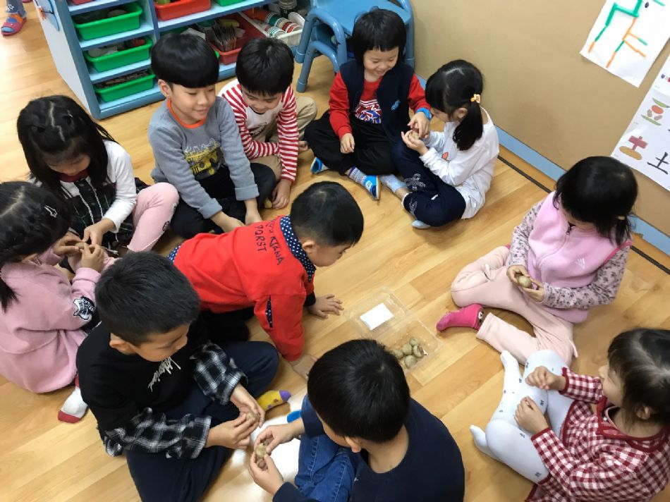 文件 : <FONT COLOR='red'>(109.03.09)觀察文珠蘭種子-3.JPG</FONT> <BR> 尺寸 : <FONT COLOR='blue'>950 × 712</FONT> 圖元 <BR> 格式 : <FONT COLOR='green'>jpg</FONT> <BR> 大小 : <FONT COLOR='green'> -- </FONT> KB