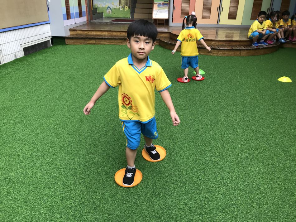 文件 : <FONT COLOR='red'>(108.08.21)體能【飛盤】-2.JPG</FONT> <BR> 尺寸 : <FONT COLOR='blue'>950 × 712</FONT> 圖元 <BR> 格式 : <FONT COLOR='green'>jpg</FONT> <BR> 大小 : <FONT COLOR='green'> -- </FONT> KB