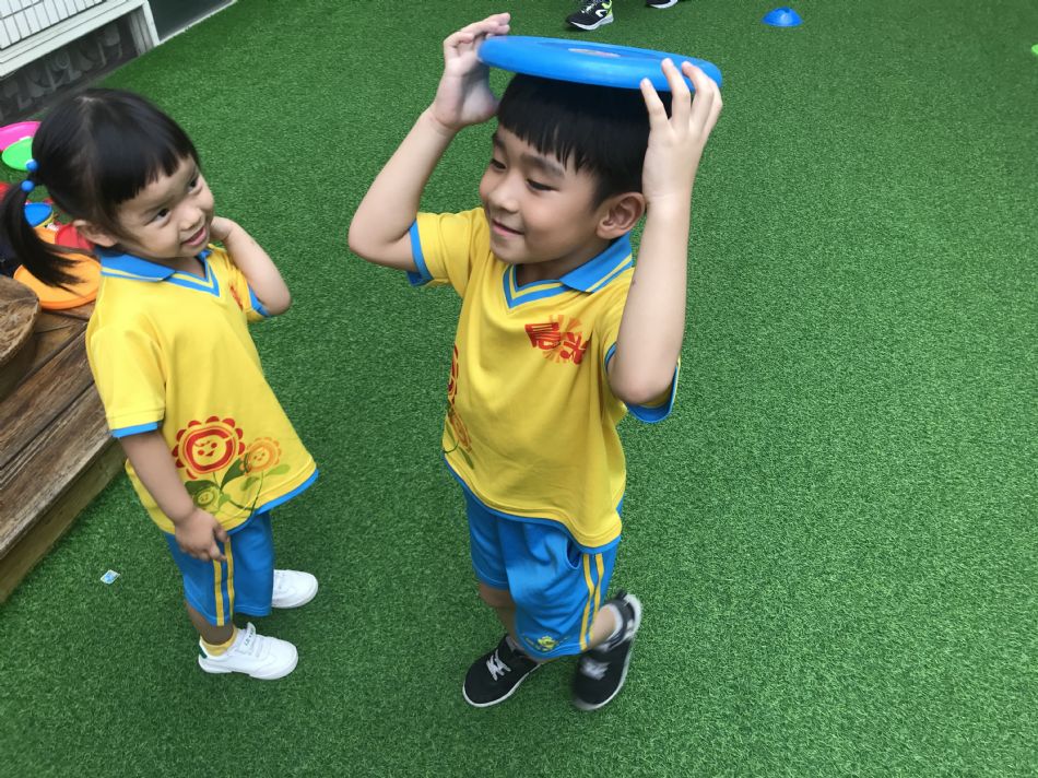 文件 : <FONT COLOR='red'>(108.08.21)體能【飛盤】-4.JPG</FONT> <BR> 尺寸 : <FONT COLOR='blue'>950 × 712</FONT> 圖元 <BR> 格式 : <FONT COLOR='green'>jpg</FONT> <BR> 大小 : <FONT COLOR='green'> -- </FONT> KB