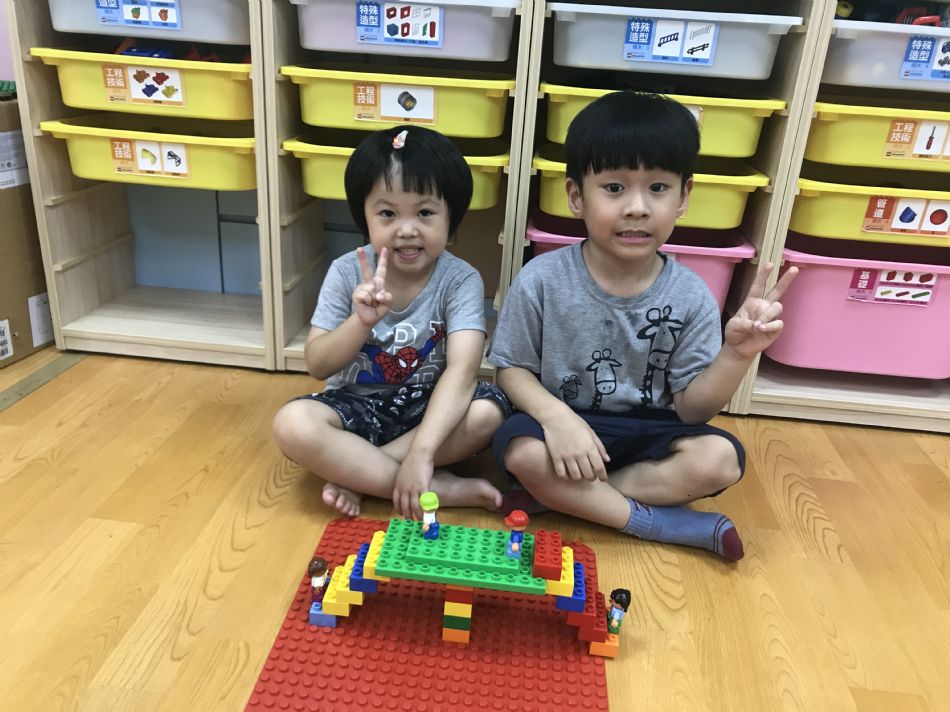 文件 : <FONT COLOR='red'>(108.08.29)樂高 【搭一座橋】.JPG</FONT> <BR> 尺寸 : <FONT COLOR='blue'>950 × 712</FONT> 圖元 <BR> 格式 : <FONT COLOR='green'>jpg</FONT> <BR> 大小 : <FONT COLOR='green'> -- </FONT> KB