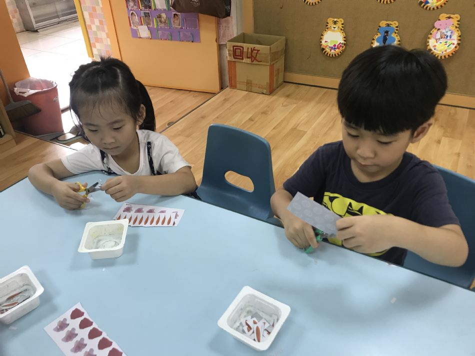 文件 : <FONT COLOR='red'>(108.08.30)我用剪刀-2.JPG</FONT> <BR> 尺寸 : <FONT COLOR='blue'>950 × 712</FONT> 圖元 <BR> 格式 : <FONT COLOR='green'>jpg</FONT> <BR> 大小 : <FONT COLOR='green'> -- </FONT> KB