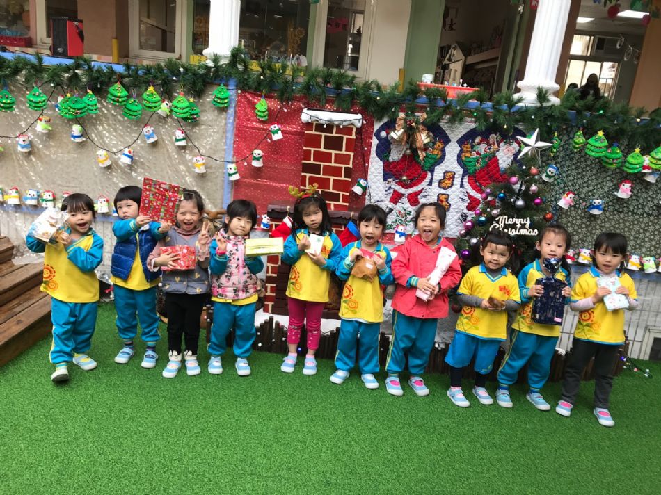 文件 : <FONT COLOR='red'>(108.12.25)聖誕快樂-1.JPG</FONT> <BR> 尺寸 : <FONT COLOR='blue'>950 × 712</FONT> 圖元 <BR> 格式 : <FONT COLOR='green'>jpg</FONT> <BR> 大小 : <FONT COLOR='green'> -- </FONT> KB