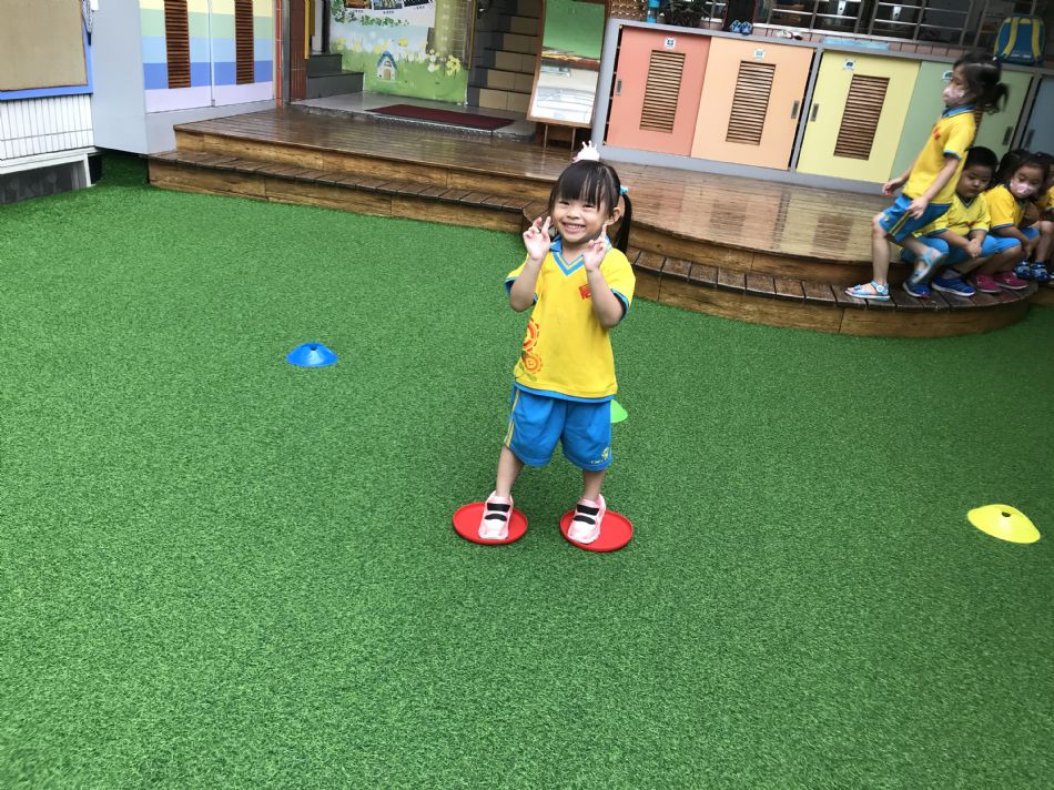 文件 : <FONT COLOR='red'>(108.08.21)體能【飛盤】-1.JPG</FONT> <BR> 尺寸 : <FONT COLOR='blue'>950 × 712</FONT> 圖元 <BR> 格式 : <FONT COLOR='green'>jpg</FONT> <BR> 大小 : <FONT COLOR='green'> -- </FONT> KB