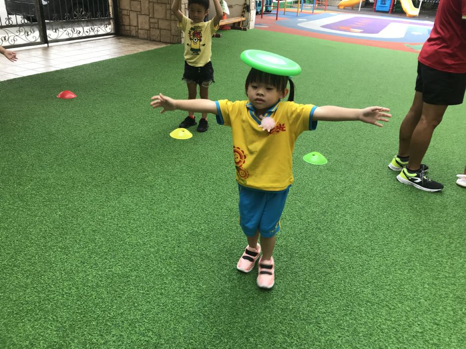 文件 : <FONT COLOR='red'>(108.08.21)體能【飛盤】-4.JPG</FONT> <BR> 尺寸 : <FONT COLOR='blue'>950 × 712</FONT> 圖元 <BR> 格式 : <FONT COLOR='green'>jpg</FONT> <BR> 大小 : <FONT COLOR='green'> -- </FONT> KB