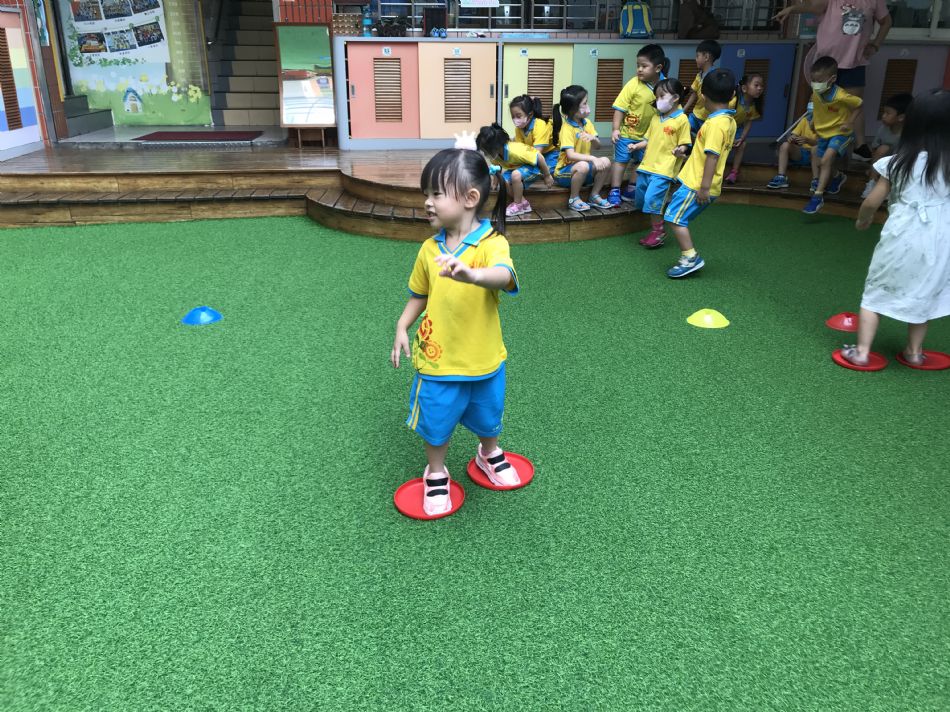 文件 : <FONT COLOR='red'>(108.08.21)體能【飛盤】.JPG</FONT> <BR> 尺寸 : <FONT COLOR='blue'>950 × 712</FONT> 圖元 <BR> 格式 : <FONT COLOR='green'>jpg</FONT> <BR> 大小 : <FONT COLOR='green'> -- </FONT> KB