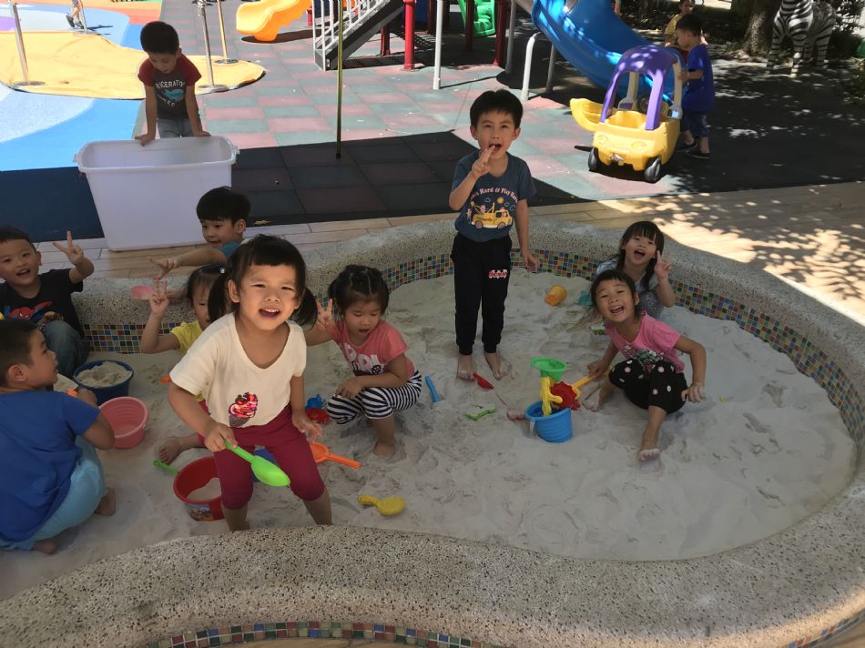 文件 : <FONT COLOR='red'>(108.08.23)玩沙趣-2.JPG</FONT> <BR> 尺寸 : <FONT COLOR='blue'>950 × 712</FONT> 圖元 <BR> 格式 : <FONT COLOR='green'>jpg</FONT> <BR> 大小 : <FONT COLOR='green'> -- </FONT> KB