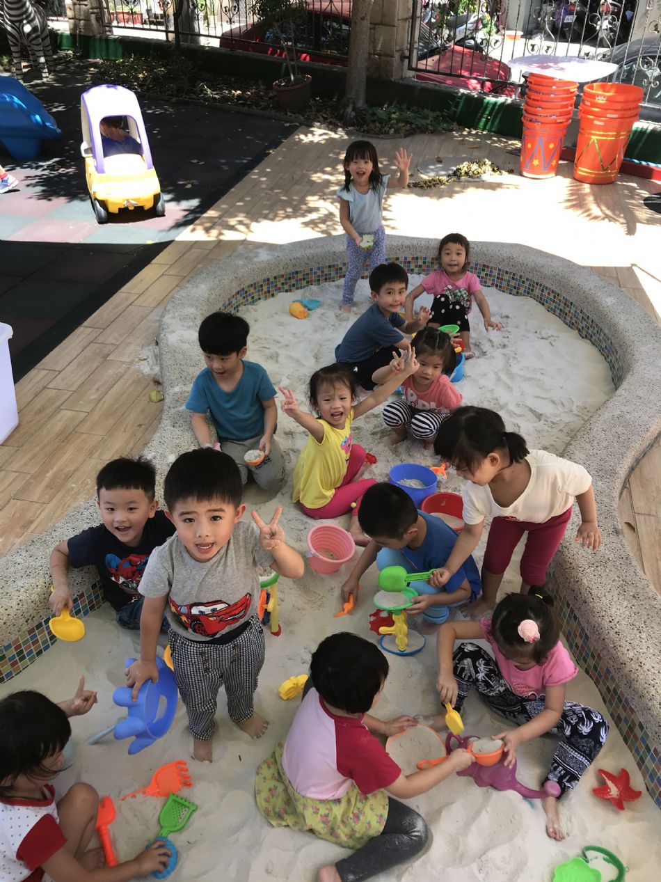 文件 : <FONT COLOR='red'>(108.08.23)玩沙趣-3.JPG</FONT> <BR> 尺寸 : <FONT COLOR='blue'>950 × 1267</FONT> 圖元 <BR> 格式 : <FONT COLOR='green'>jpg</FONT> <BR> 大小 : <FONT COLOR='green'> -- </FONT> KB