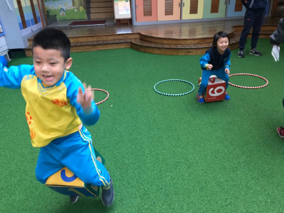 文件 : <FONT COLOR='red'>(109.03.11)跳跳骰子.JPG</FONT> <BR> 尺寸 : <FONT COLOR='blue'>950 × 712</FONT> 圖元 <BR> 格式 : <FONT COLOR='green'>jpg</FONT> <BR> 大小 : <FONT COLOR='green'> -- </FONT> KB