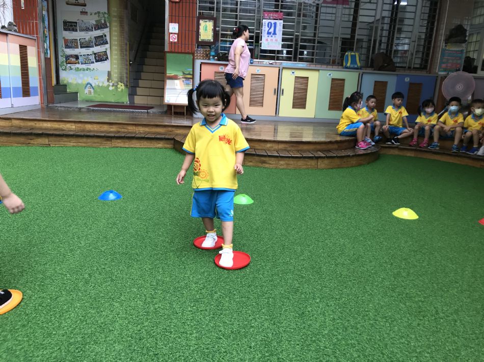 文件 : <FONT COLOR='red'>(108.08.21)體能【飛盤】-3.JPG</FONT> <BR> 尺寸 : <FONT COLOR='blue'>950 × 712</FONT> 圖元 <BR> 格式 : <FONT COLOR='green'>jpg</FONT> <BR> 大小 : <FONT COLOR='green'> -- </FONT> KB