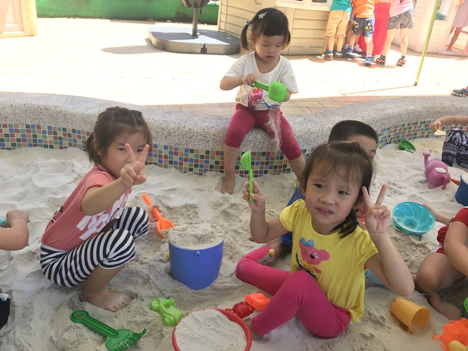 文件 : <FONT COLOR='red'>(108.08.23)玩沙趣-3.JPG</FONT> <BR> 尺寸 : <FONT COLOR='blue'>950 × 712</FONT> 圖元 <BR> 格式 : <FONT COLOR='green'>jpg</FONT> <BR> 大小 : <FONT COLOR='green'> -- </FONT> KB