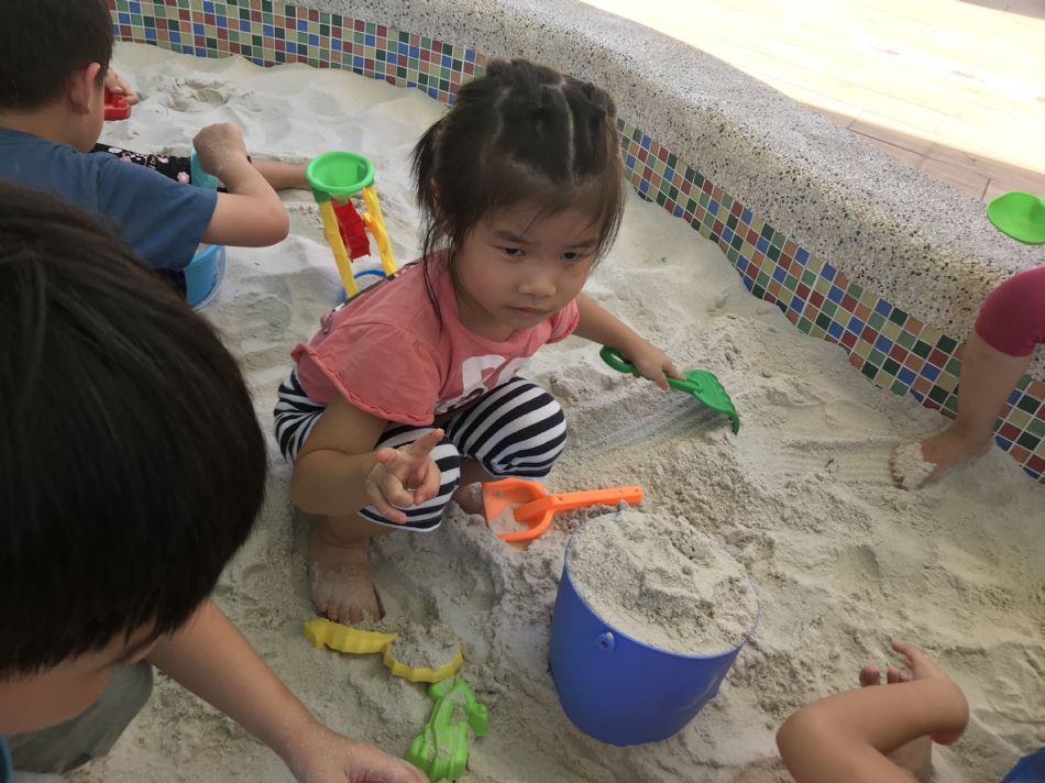 文件 : <FONT COLOR='red'>(108.08.23)玩沙趣-5.JPG</FONT> <BR> 尺寸 : <FONT COLOR='blue'>950 × 712</FONT> 圖元 <BR> 格式 : <FONT COLOR='green'>jpg</FONT> <BR> 大小 : <FONT COLOR='green'> -- </FONT> KB