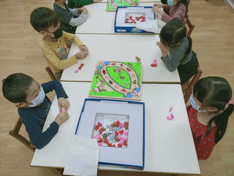 文件 : <FONT COLOR='red'>(109.04.10)桌遊-1.JPG</FONT> <BR> 尺寸 : <FONT COLOR='blue'>950 × 712</FONT> 圖元 <BR> 格式 : <FONT COLOR='green'>jpg</FONT> <BR> 大小 : <FONT COLOR='green'> -- </FONT> KB