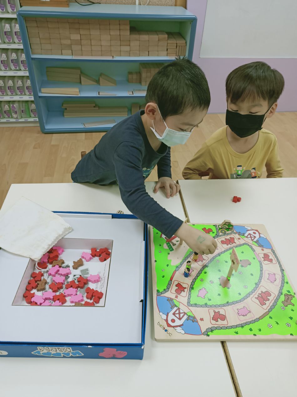 文件 : <FONT COLOR='red'>(109.04.10)桌遊-3.JPG</FONT> <BR> 尺寸 : <FONT COLOR='blue'>950 × 1267</FONT> 圖元 <BR> 格式 : <FONT COLOR='green'>jpg</FONT> <BR> 大小 : <FONT COLOR='green'> -- </FONT> KB