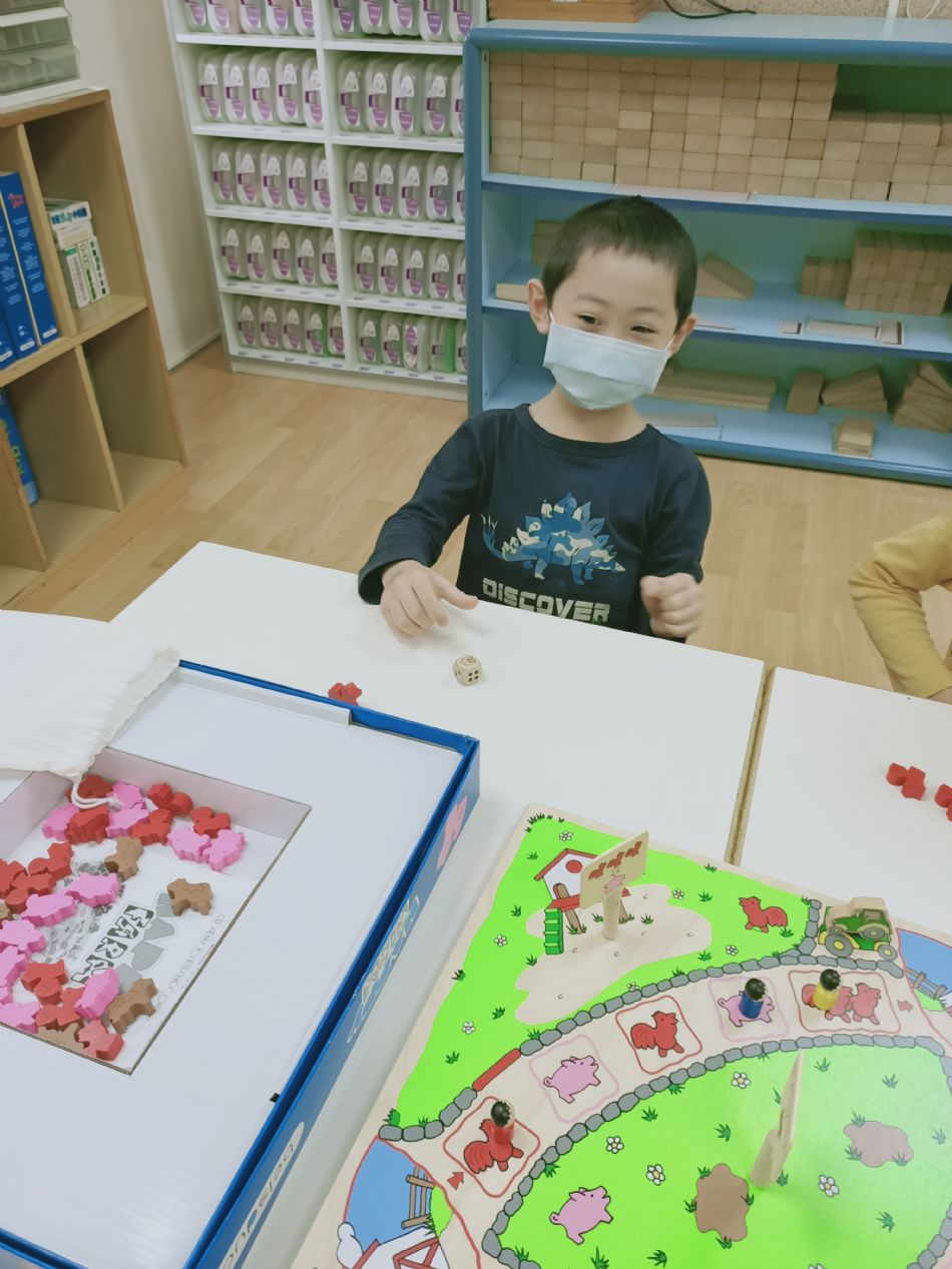 文件 : <FONT COLOR='red'>(109.04.10)桌遊.JPG</FONT> <BR> 尺寸 : <FONT COLOR='blue'>950 × 1267</FONT> 圖元 <BR> 格式 : <FONT COLOR='green'>jpg</FONT> <BR> 大小 : <FONT COLOR='green'> -- </FONT> KB