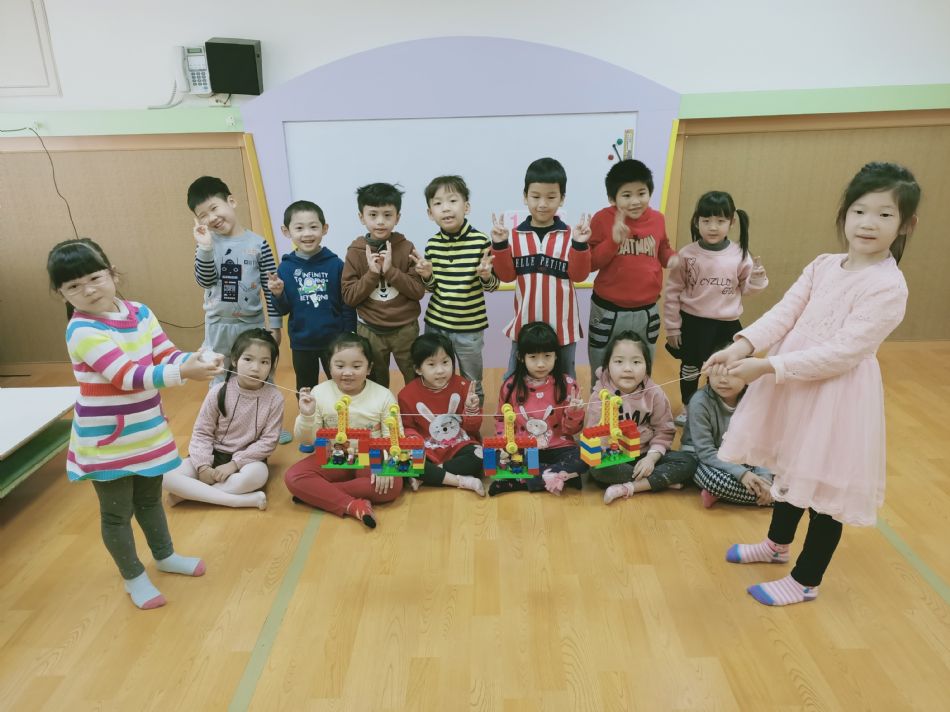 文件 : <FONT COLOR='red'>(109.04.13)樂高【纜車】-8.JPG</FONT> <BR> 尺寸 : <FONT COLOR='blue'>950 × 712</FONT> 圖元 <BR> 格式 : <FONT COLOR='green'>jpg</FONT> <BR> 大小 : <FONT COLOR='green'> -- </FONT> KB