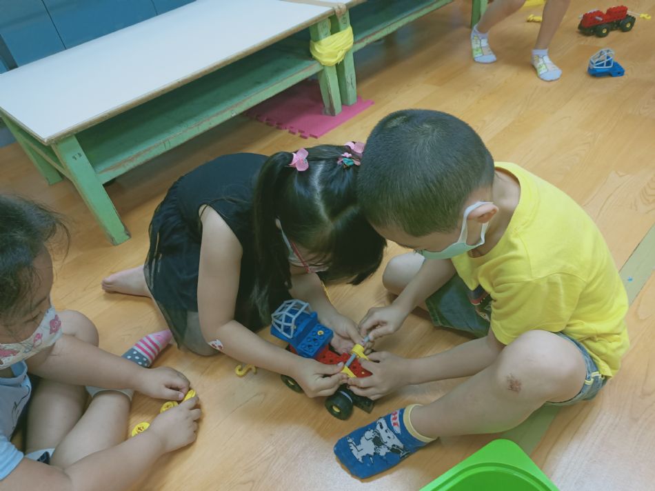 文件 : <FONT COLOR='red'>(109.05.25)樂高【吊車】-4.JPG</FONT> <BR> 尺寸 : <FONT COLOR='blue'>950 × 712</FONT> 圖元 <BR> 格式 : <FONT COLOR='green'>jpg</FONT> <BR> 大小 : <FONT COLOR='green'> -- </FONT> KB