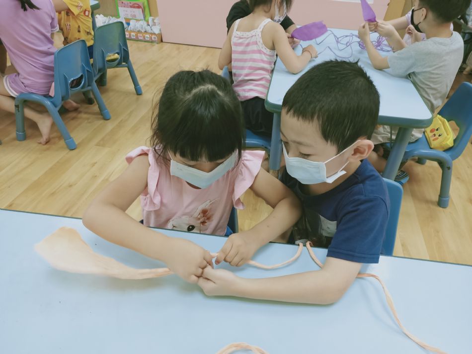 文件 : <FONT COLOR='red'>(109.06.23)畢業布置.JPG</FONT> <BR> 尺寸 : <FONT COLOR='blue'>950 × 712</FONT> 圖元 <BR> 格式 : <FONT COLOR='green'>jpg</FONT> <BR> 大小 : <FONT COLOR='green'> -- </FONT> KB