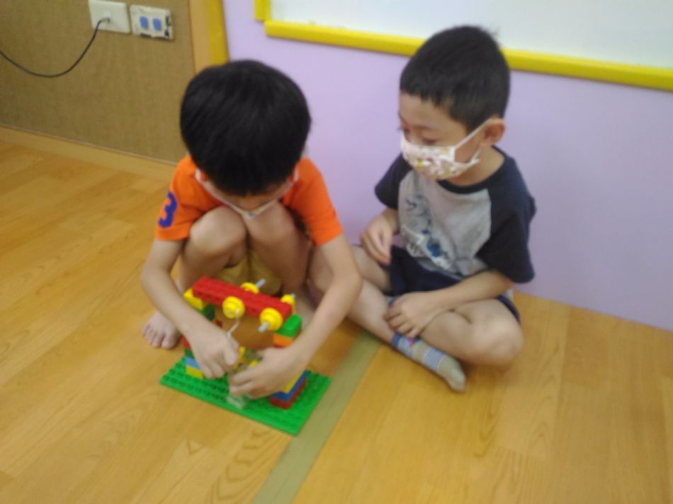 文件 : <FONT COLOR='red'>(109.09.09)樂高【電梯】-1.JPG</FONT> <BR> 尺寸 : <FONT COLOR='blue'>950 × 712</FONT> 圖元 <BR> 格式 : <FONT COLOR='green'>jpg</FONT> <BR> 大小 : <FONT COLOR='green'> -- </FONT> KB