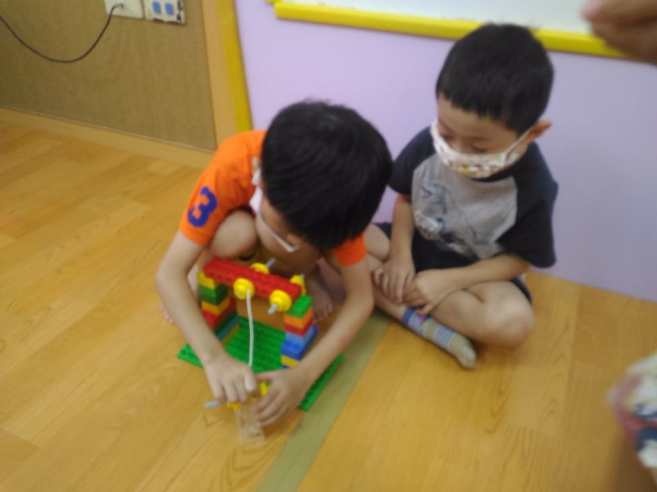 文件 : <FONT COLOR='red'>(109.09.09)樂高【電梯】-4.JPG</FONT> <BR> 尺寸 : <FONT COLOR='blue'>950 × 712</FONT> 圖元 <BR> 格式 : <FONT COLOR='green'>jpg</FONT> <BR> 大小 : <FONT COLOR='green'> -- </FONT> KB