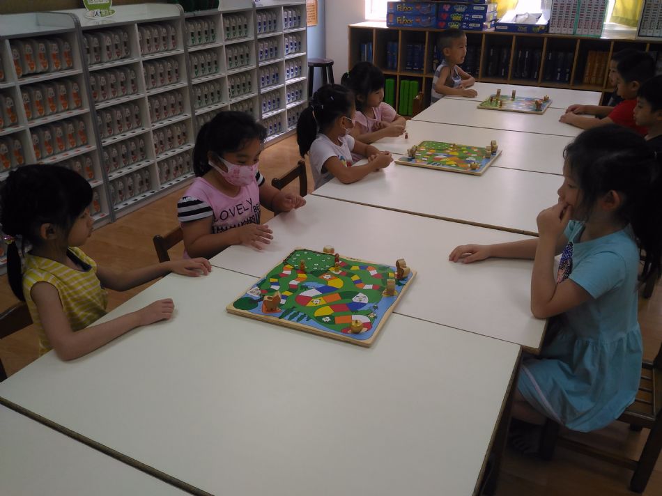 文件 : <FONT COLOR='red'>(108.08.13)桌遊-8.JPG</FONT> <BR> 尺寸 : <FONT COLOR='blue'>950 × 712</FONT> 圖元 <BR> 格式 : <FONT COLOR='green'>jpg</FONT> <BR> 大小 : <FONT COLOR='green'> -- </FONT> KB